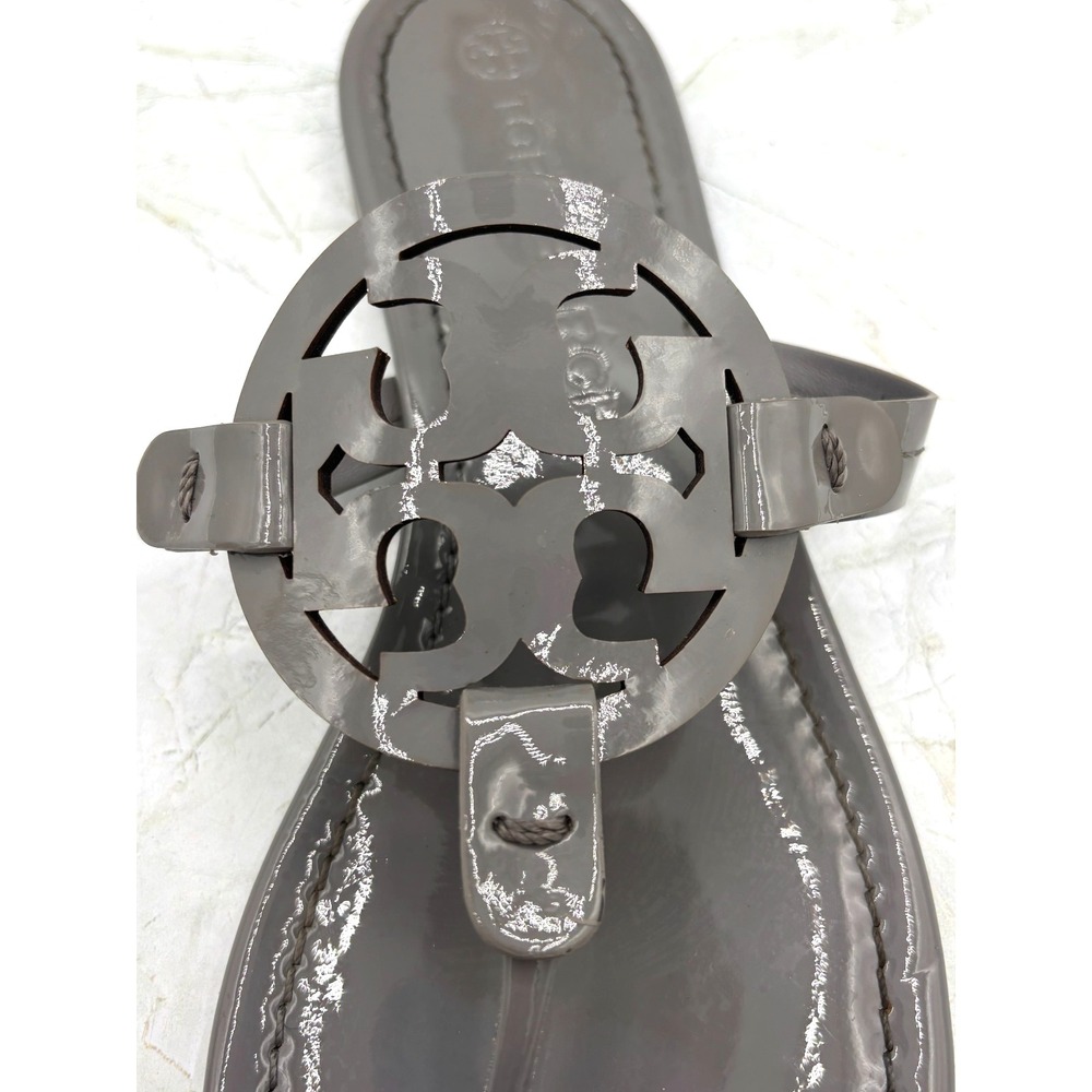 TORY BURCH Miller Patent Leather Flat Sandals Malta Grey Womens US Size 10 EUC - Picture 4 of 9
